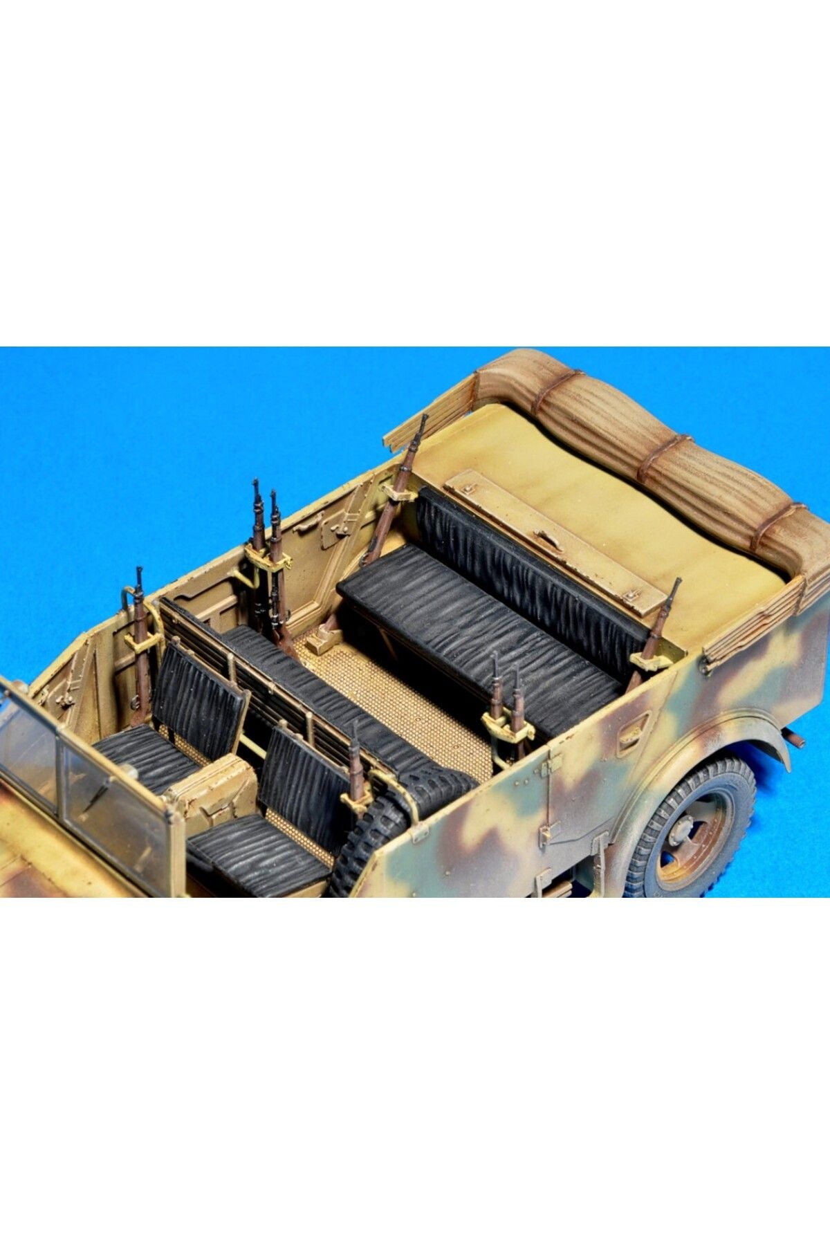 MiniArt Kfz.70 (MB 1500A) Mürettebatlı Alman 4x4 Araba