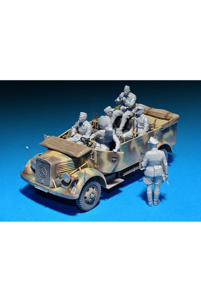 MiniArt Kfz.70 (MB 1500A) Mürettebatlı Alman 4x4 Araba